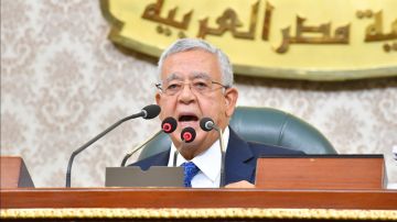 اللائحة تطبق على الجميع.. جبالي ينتقد خروج بعض الأعضاء عن موضوع المناقشة اللائحة تطبق على الجميع.. جبالي ينتقد خروج بعض الأعضاء عن موضوع المناقشة