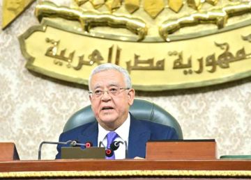 رئيس البرلمان يوقف الأحاديث الجانبية خلال مناقشة العلاوة الجديدة: مش معقول كده 