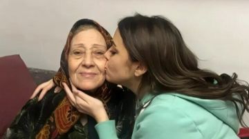 هيدي كرم ولمى كتكت وياسمين أحمد كمال في عزاء تيتا نوال جدة وئام مجدي