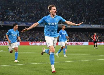 بعد موسم ماراثوني.. الاسكوديتو يخضع لـ نابولي للمرة الرابعة في تاريخه بعد موسم ماراثوني.. الاسكوديتو يخضع لـ نابولي للمرة الرابعة في تاريخه