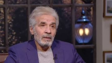 مفيد عاشور يروي لحظات الرعب أثناء الزلزال: كنت أنتظر النهاية على السرير مفيد عاشور يروي لحظات الرعب أثناء الزلزال: كنت أنتظر النهاية على السرير