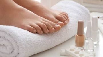 ودعي تشققات الكعبين.. وصفة الليمون العطرية بدلا من جلسات السبا الباهظة