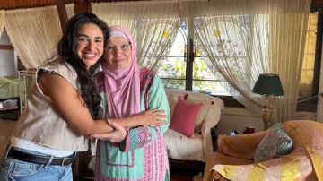 باست راسها آية سماحة تزور مشيرة إسماعيل في منزلها للاعتذار شخصيا ..صور