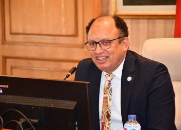 رئيس جامعة حلوان: تغيير جذري في التخصصات والبرامج لمواكبة الاحتياجات المطلوبة لسوق العمل رئيس جامعة حلوان: تغيير جذري في التخصصات والبرامج لمواكبة الاحتياجات المطلوبة لسوق العمل