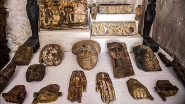 بعد استرداد 20 قطعة.. السجن المشدد وغرامة 10 ملايين جنيه لتجار الآثار بعد استرداد 20 قطعة.. السجن المشدد وغرامة 10 ملايين جنيه لتجار الآثار