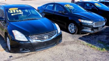 توكيل سيارات أمريكي يغلق أبوابه بعد سرقة سيارات بقيمة 200 ألف دولار