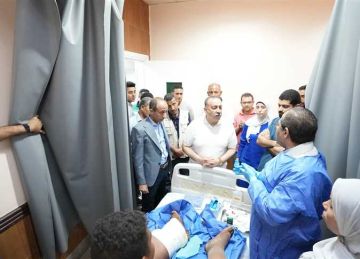 في لفتة إنسانية.. محافظ أسيوط يوجه بعلاج مواطن غير قادر على نفقته الخاصة