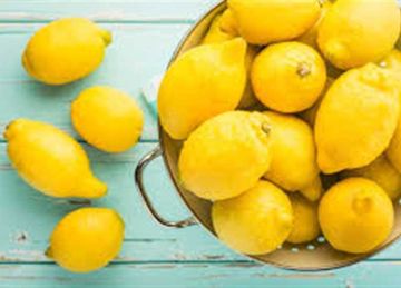 بعد ارتفاع أسعاره بالأسواق.. كيف تختار الليمون الأفضل وتتجنب الناشف ؟ (نصائح للشراء)