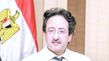 رئيس جامعة طنطا يهنئ الدكتور محمود سليم بلقب الطبيب المثالي على مستوى الجمهورية