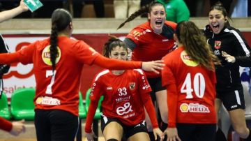 فريق سيدات يد الأهلي يواجه بترو أتلتيكو الأنجولي في نهائي السوبر الإفريقي فريق سيدات يد الأهلي يواجه بترو أتلتيكو الأنجولي في نهائي السوبر الإفريقي