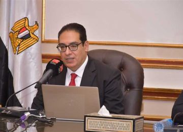 مجلس جامعة القاهرة يقرر صرف 2000 جنيه مكافأة لجميع العاملين والهيئة المعاونة مجلس جامعة القاهرة يقرر صرف 2000 جنيه مكافأة لجميع العاملين والهيئة المعاونة