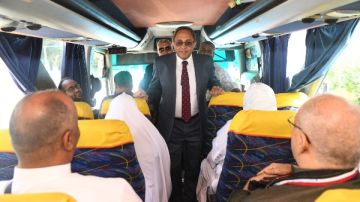 محافظ قنا يودع وفد الحجاج وسط أجواء روحانية مفعمة بالإيمان والفرحة محافظ قنا يودع وفد الحجاج وسط أجواء روحانية مفعمة بالإيمان والفرحة