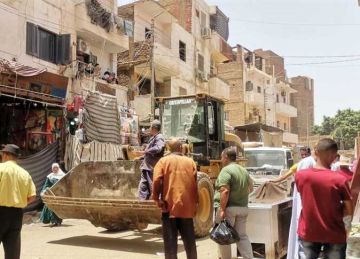 إزالة 230 حالة إشغال وتعد بـ السوق التجارية في إدفو بـ أسوان