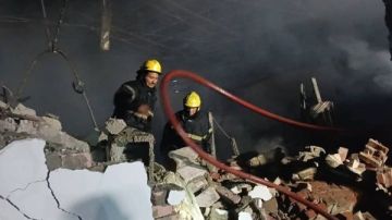 التفاصيل الكاملة لحريق مخزن ملابس بمنطقة استثمار بورسعيد العامة شاهد