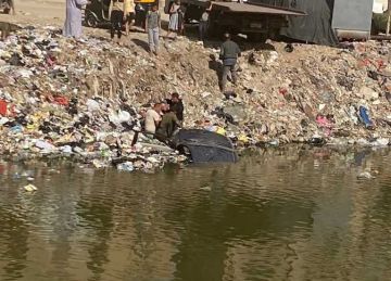  غرقت بسائقها .. انتشال سيارة انزلقت في ترعة الشرقاوية بقليوب