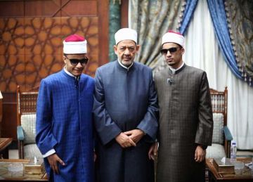 الإمام الأكبر يستقبل والدة الطالب الأزهري محمد أحمد حسن رفقة أولادها.. ويؤكد: أم مثالية قدمت أنموذجا في التضحية والتفاني والثقة في الله