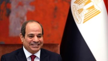 الرئيس السيسي لوفد رجال أعمال أمريكي: مصر هي البوابة للأسواق العربية والأفريقية الرئيس السيسي لوفد رجال أعمال أمريكي: مصر هي البوابة للأسواق العربية والأفريقية