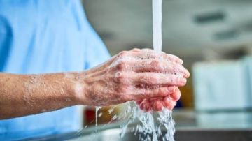 تجنبها ينقذ حياة مليون شخص سنويا.. خبراء يحذرون من 4 أخطاء شائعة عند غسل اليدين تجنبها ينقذ حياة مليون شخص سنويا.. خبراء يحذرون من 4 أخطاء شائعة عند غسل اليدين