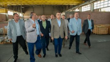 وزير الدولة للإنتاج الحربي يتفقد شركة حلوان للصناعات غير الحديدية