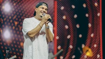 عمرو دياب يشعل الارينا في أعلى حضور جماهيري بالكويت