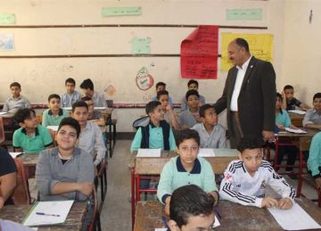 طلاب الصفين الأول والثاني الثانوي بالمنيا يؤدون امتحانات الفصل الدراسي الثاني