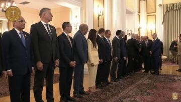 مراسم استقبال رسمية للرئيس السيسي بقصر الرئاسة بالعاصمة اليونانية أثينا.. بث مباشر مراسم استقبال رسمية للرئيس السيسي بقصر الرئاسة بالعاصمة اليونانية أثينا.. بث مباشر