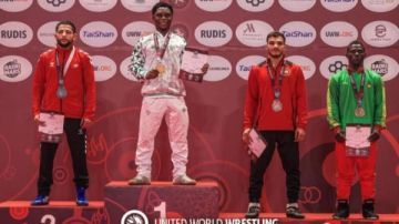 طالب بجامعة السادات يحصد الميدالية البرونزية ببطولة أفريقيا في المصارعة الحرة