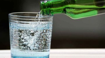 قبل انتشارها بالأسواق.. ضبط مصنع ينتج مياه غازية مغشوشة