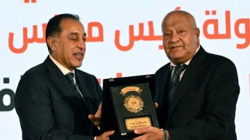 مدبولي يكرم على مصيلحي تقديرا لجهوده الكبيرة في ملف الحماية الاجتماعية