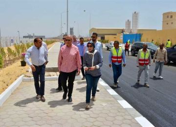 مسؤولو الإسكان يتفقدون مشروعات مدينة السويس الجديدة