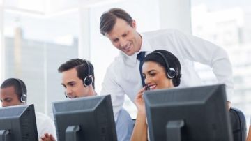 مش نظرة وابتسامة .. 5 علامات تؤكد إعجاب مديرك بك