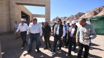 وزير الإسكان يتفقد سير العمل بمنطقة الزيتونة ضمن تطوير موقع التجلى الأعظم فوق أرض السلام 