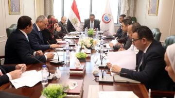 وزير الصحة يناقش الموارد المالية لصندوق مواجهة الطوارئ الطبية