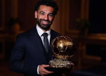 الكرة الذهبية ياملك .. ردود أفعال جماهير ليفربول بعد تتويج صلاح بـ الحذاء الذهبي لـ البريميرليج  الكرة الذهبية ياملك .. ردود أفعال جماهير ليفربول بعد تتويج صلاح بـ الحذاء الذهبي لـ البريميرليج