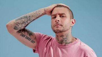 بطريقة غير مباشرة.. أحمد الفيشاوى يرد على منتقديه بسبب ارتداء الحلق بطريقة غير مباشرة.. أحمد الفيشاوى يرد على منتقديه بسبب ارتداء الحلق