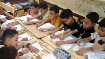 أول صور ترصد انتظام عقد التقييم المبدئي للصفين الأول والثاني الابتدائي بالمدارس