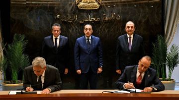 رئيس الوزراء يشهد توقيع شراكة مصرية أمريكية لتصنيع وتصدير أدوية ومكملات غذائية رئيس الوزراء يشهد توقيع شراكة مصرية أمريكية لتصنيع وتصدير أدوية ومكملات غذائية