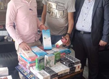  مهربة جمركيا .. مصادرة 930 علبة سجائر مجهولة المصدر في حملات تموينية بـ منتزة الإسكندرية 