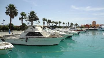 استمرار تعليق الملاحة والأنشطة البحرية في الغردقة لليوم الخامس بسبب الطقس