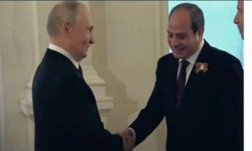 بوتين يستقبل الرئيس السيسى فى الساحة الحمراء بموسكو بوتين يستقبل الرئيس السيسى فى الساحة الحمراء بموسكو