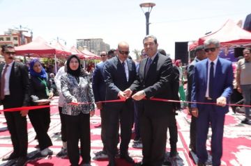 جبران ومحافظ دمياط يفتتحان ملتقى توظيف لتوفير 1100 فرص عمل.. ويتفقدان معرضا يقدم منتجات بأسعار مخفضة للمواطنين جبران ومحافظ دمياط يفتتحان ملتقى توظيف لتوفير 1100 فرص عمل.. ويتفقدان معرضا يقدم منتجات بأسعار مخفضة للمواطنين