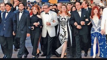 ليلى علوي تشارك جمهورها هدية حصلت عليها من 28 عاما