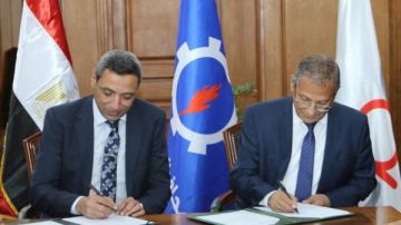 محافظ السويس يوقع بروتوكول تعاون لدعم المشروعات الصغيرة وتنفيذ مبادرة الأمان والتوفير محافظ السويس يوقع بروتوكول تعاون لدعم المشروعات الصغيرة وتنفيذ مبادرة الأمان والتوفير