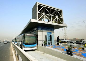 رئيس الوزراء يتفقد التشغيل التجريبي للمرحلة الأولى من الأتوبيس الترددي على الطريق الدائري