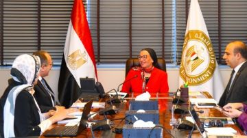 وزيرة البيئة تبحث مع المقاولون العرب التعاون فى تدوير مخلفات البناء والصرف