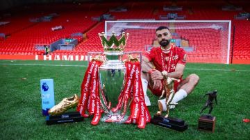 إبراهيم عيسى: محمد صلاح القدوة الأولى للشباب.. حملات الإخوان لم تصل لكعب حذائه إبراهيم عيسى: محمد صلاح القدوة الأولى للشباب.. حملات الإخوان لم تصل لكعب حذائه