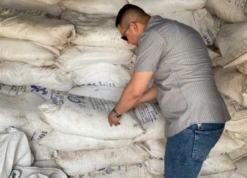 ضبط 7 أطنان أغذية غير صالحة وغلق 4 منشآت بدون ترخيص في حملة على صان الحجر بالشرقية