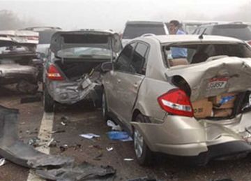 مصرع و إصابة 4 أشخاص في تصادم سيارتين بمطروح