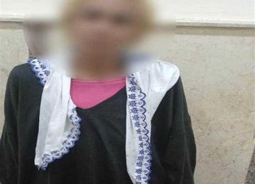 أول بيان من الداخلية بشأن تعرض سائح لمضايقات من بائعة حال سيره بالقاهرة (فيديو)