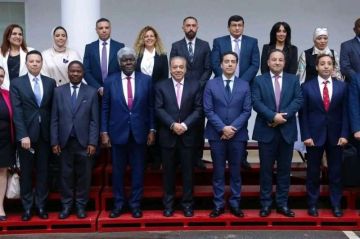 البعثة التجارية لاتحاد الصناعات المصرية في كوت ديفوار تجتمع مع رئيس الوزراء الإيفوارى صور